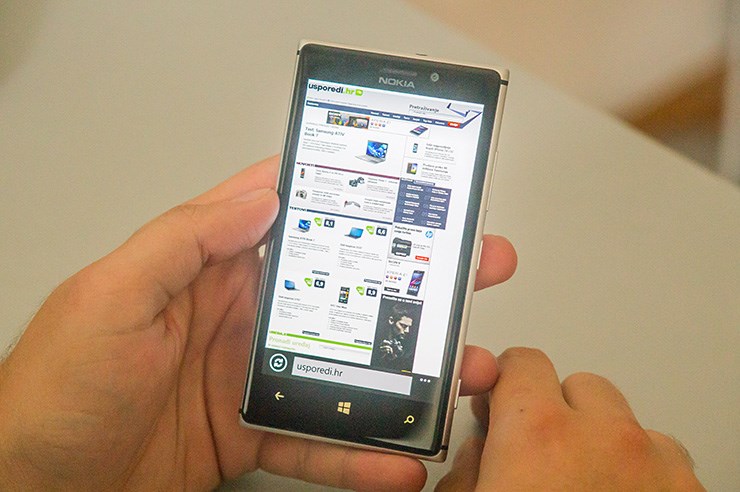 Nokia Lumia 925 (17).jpg